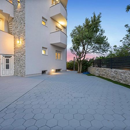 Aquarius Apartments - Beachside With Heated Pool 보디체 외부 사진