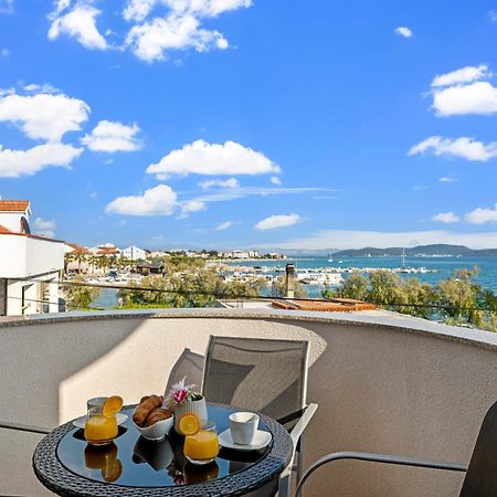 Aquarius Apartments - Beachside With Heated Pool 보디체 외부 사진