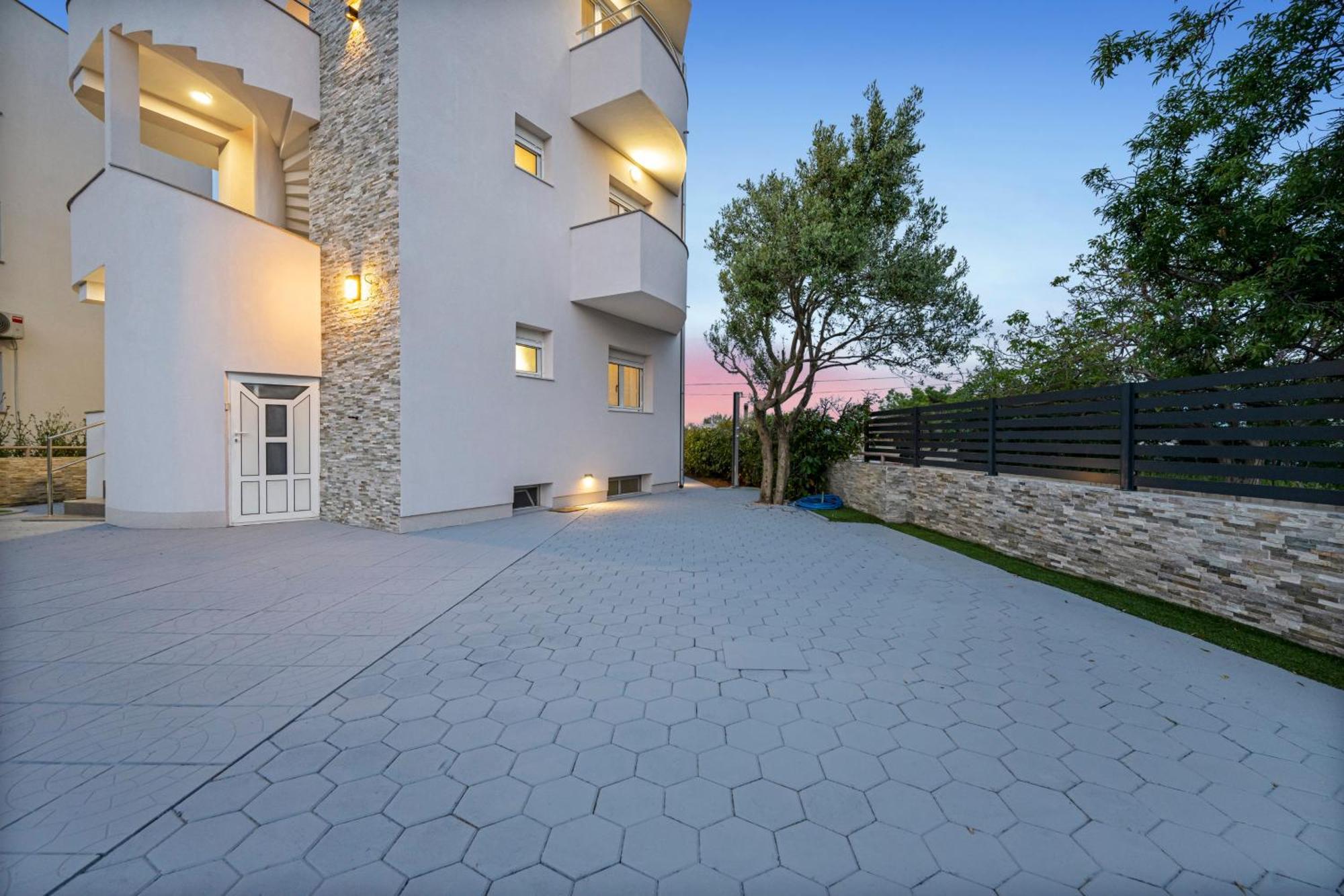 Aquarius Apartments - Beachside With Heated Pool 보디체 외부 사진