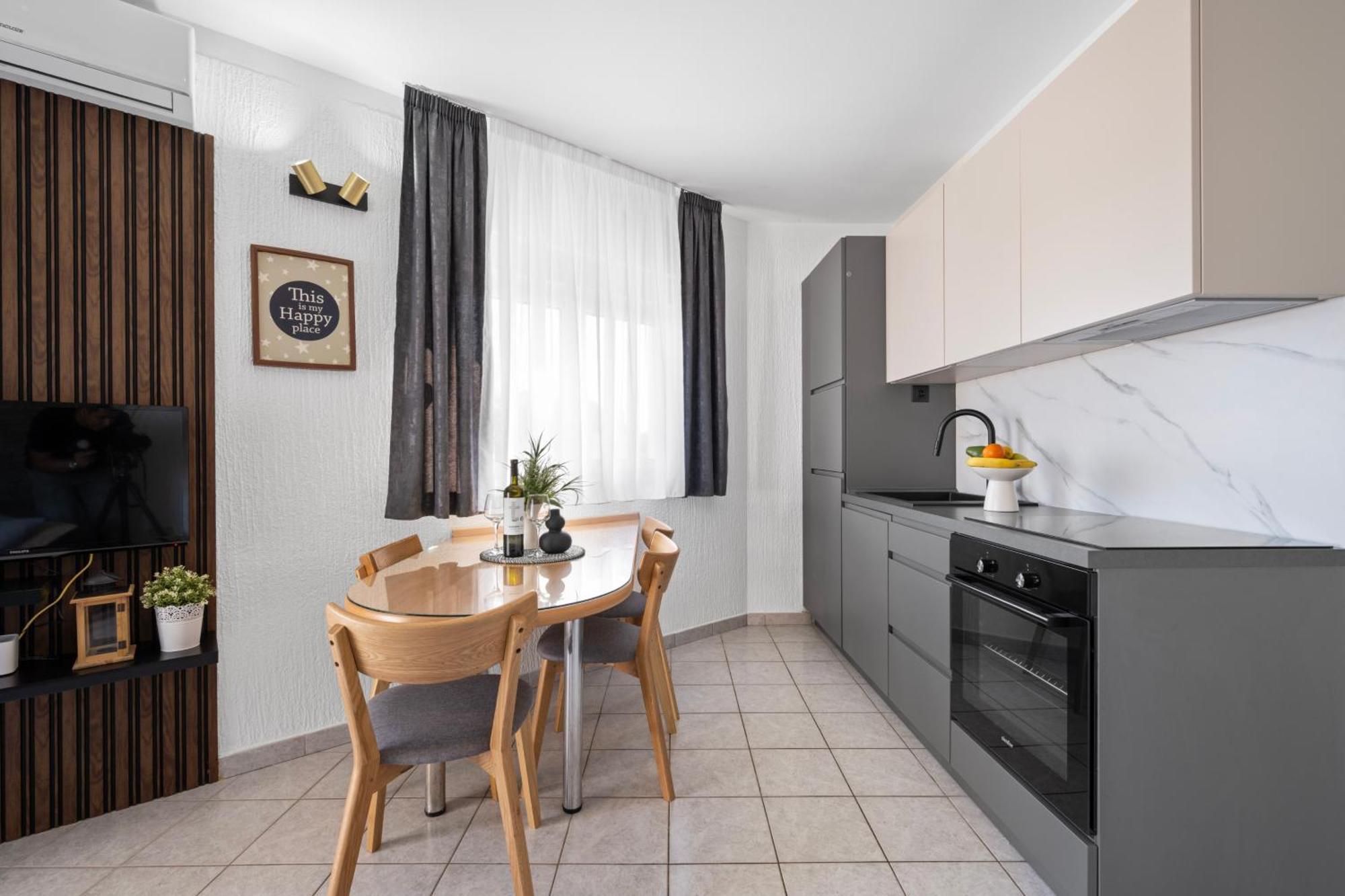 Aquarius Apartments - Beachside With Heated Pool 보디체 객실 사진
