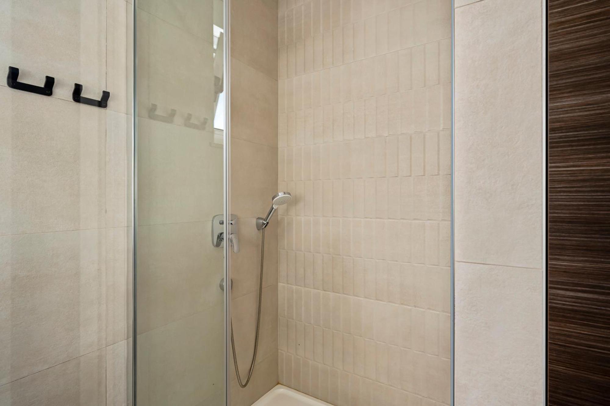 Aquarius Apartments - Beachside With Heated Pool 보디체 객실 사진