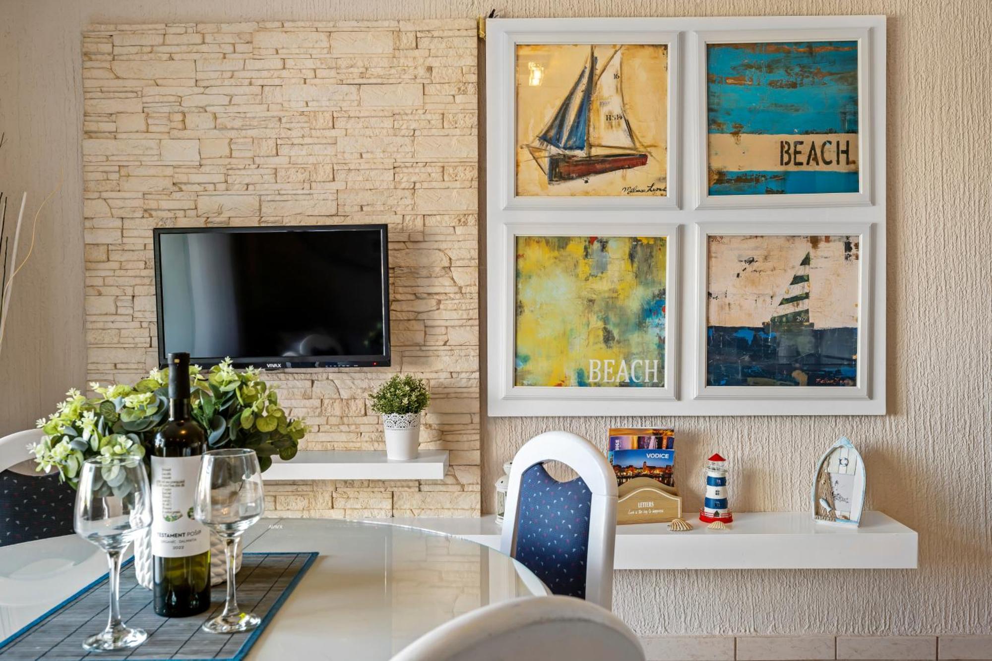 Aquarius Apartments - Beachside With Heated Pool 보디체 외부 사진