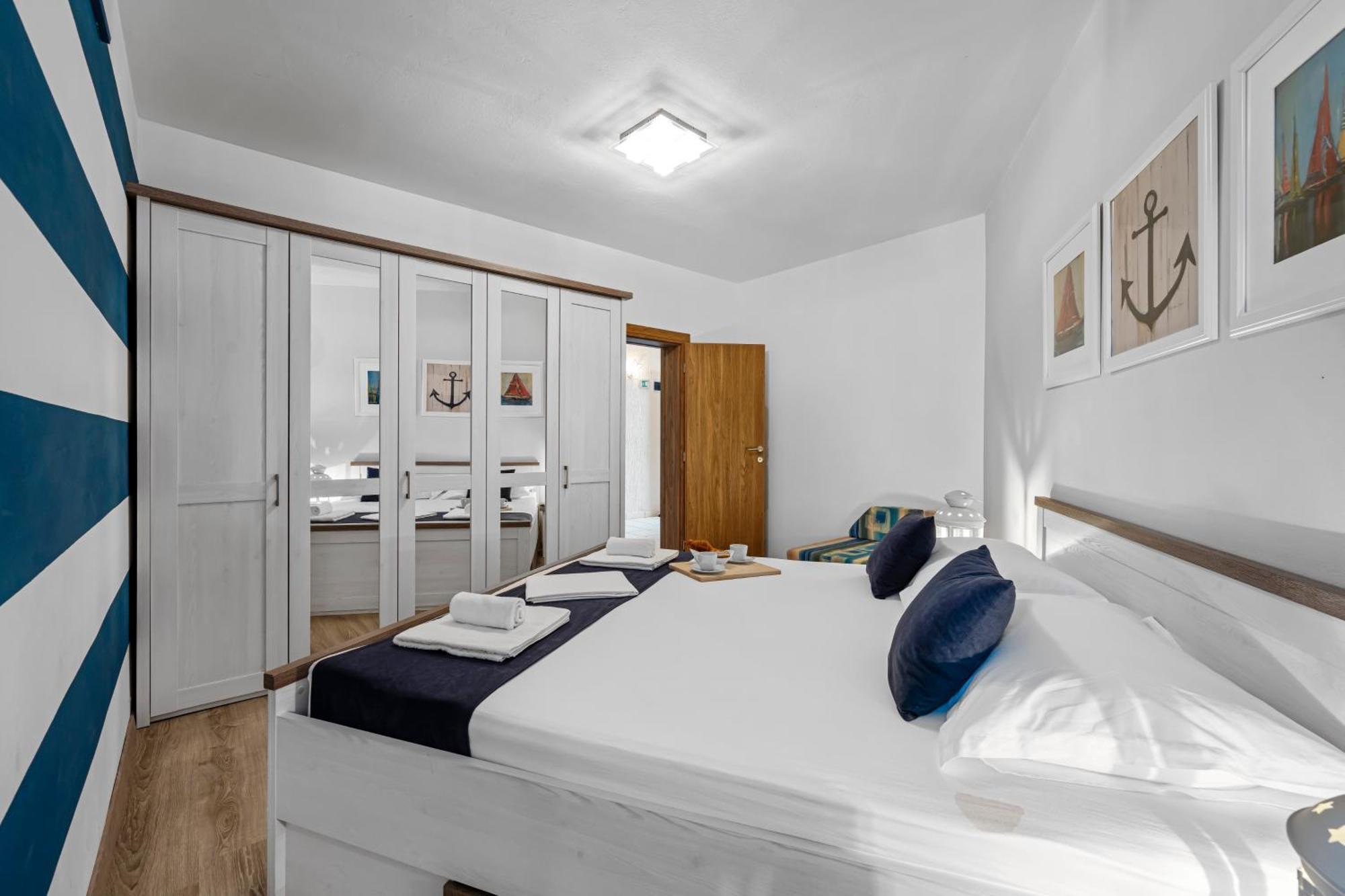 Aquarius Apartments - Beachside With Heated Pool 보디체 객실 사진