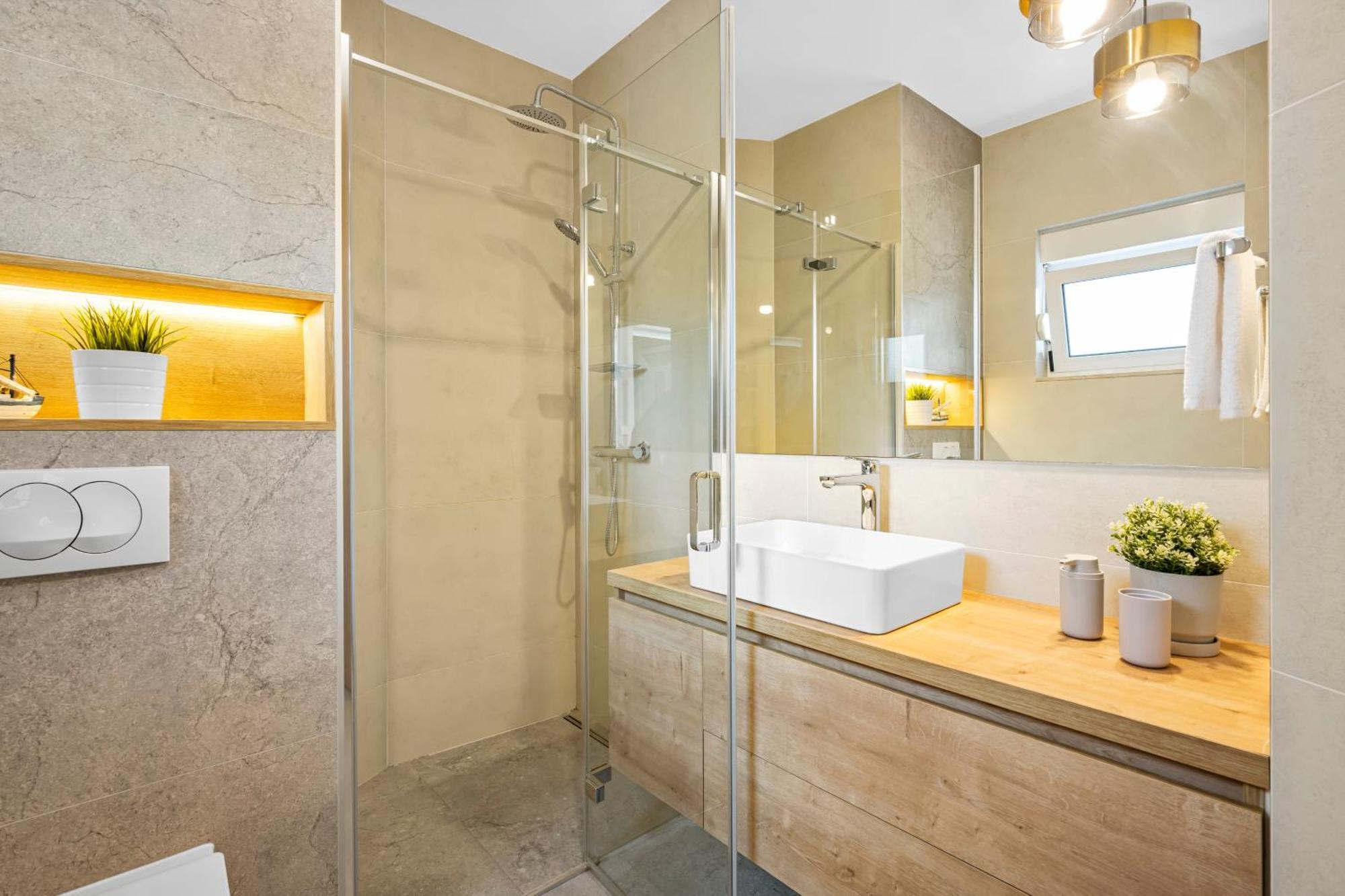 Aquarius Apartments - Beachside With Heated Pool 보디체 외부 사진