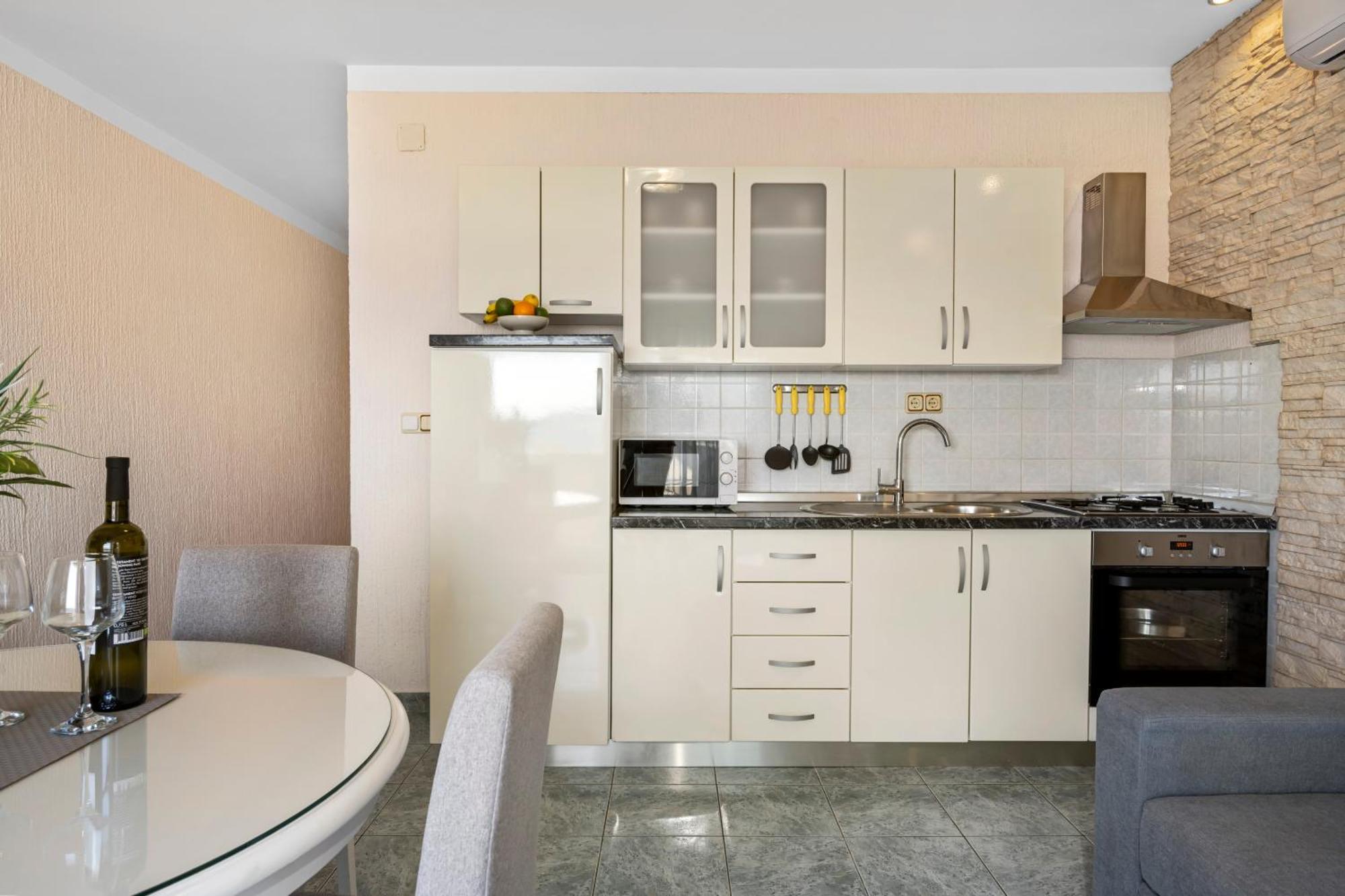 Aquarius Apartments - Beachside With Heated Pool 보디체 객실 사진