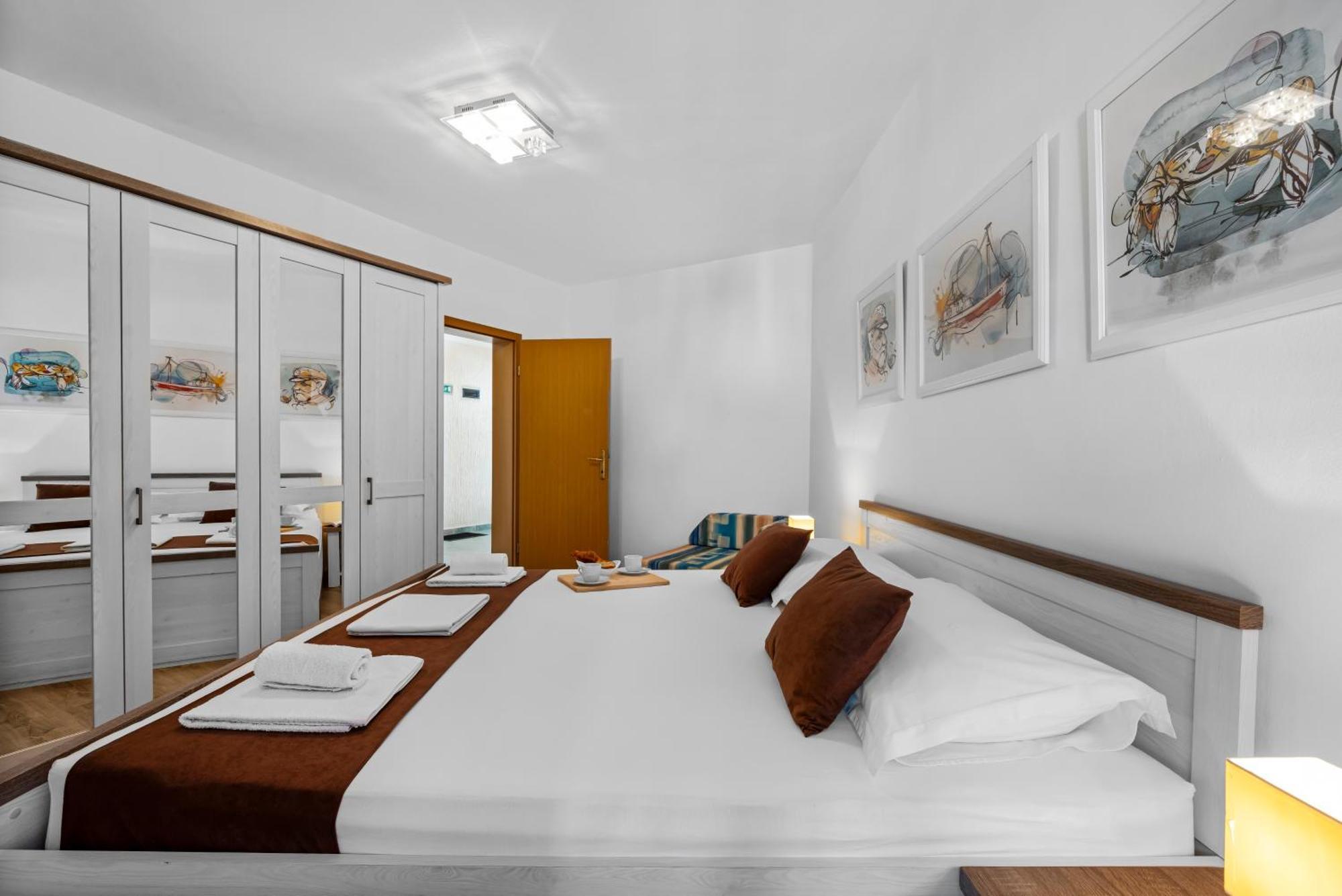 Aquarius Apartments - Beachside With Heated Pool 보디체 객실 사진