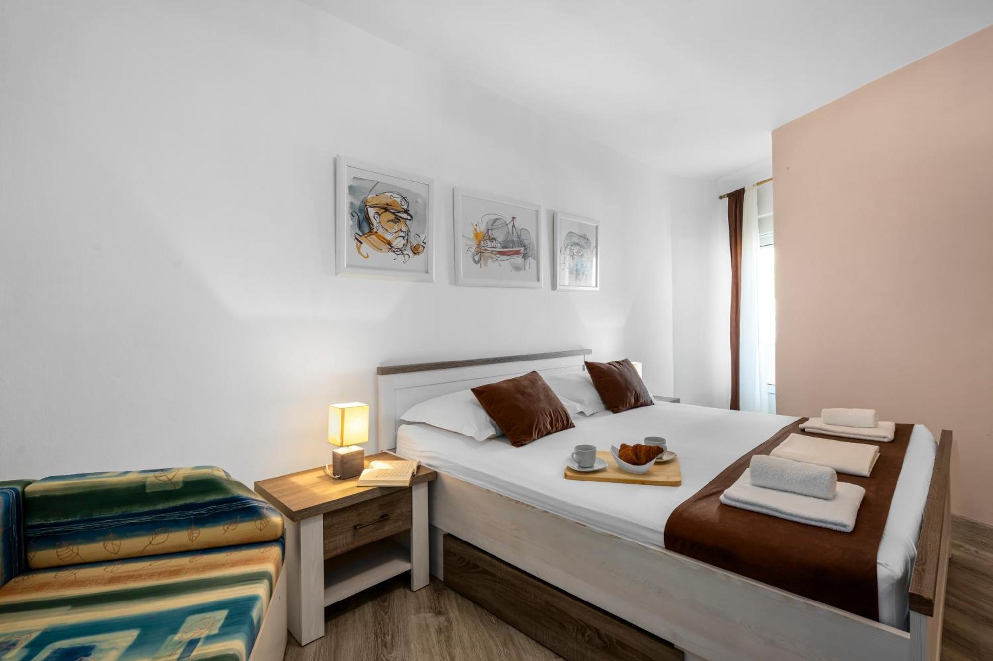 Aquarius Apartments - Beachside With Heated Pool 보디체 객실 사진