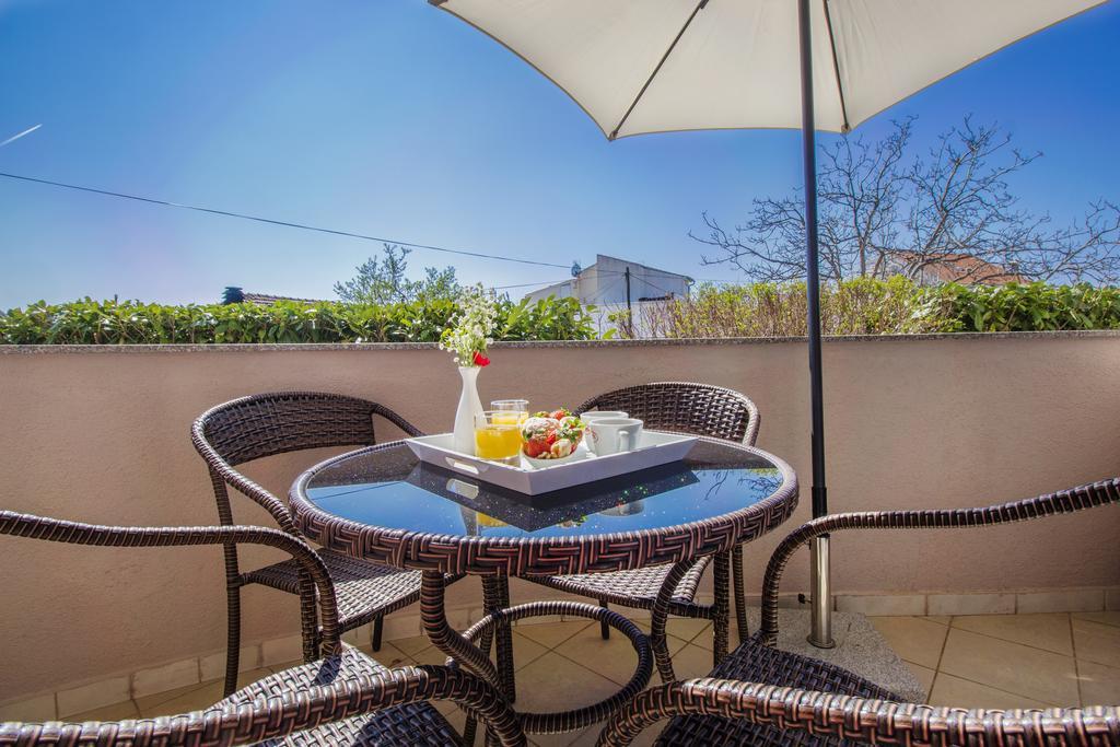 Aquarius Apartments - Beachside With Heated Pool 보디체 외부 사진