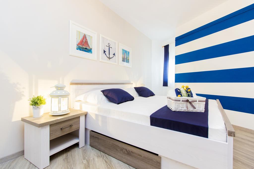 Aquarius Apartments - Beachside With Heated Pool 보디체 외부 사진
